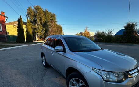 Mitsubishi Outlander III рестайлинг 3, 2014 год, 1 310 000 рублей, 12 фотография