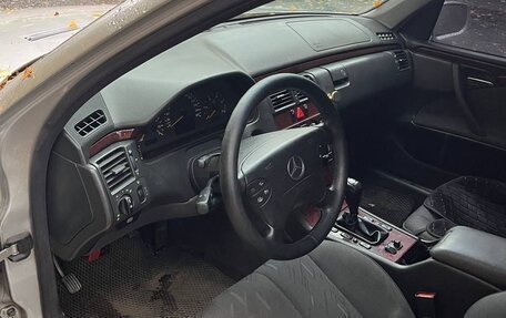 Mercedes-Benz E-Класс, 2001 год, 250 000 рублей, 3 фотография