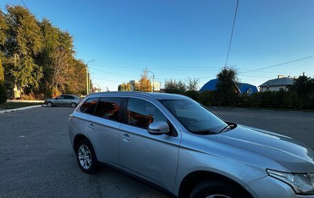 Mitsubishi Outlander III рестайлинг 3, 2014 год, 1 310 000 рублей, 11 фотография