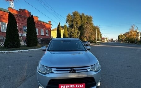 Mitsubishi Outlander III рестайлинг 3, 2014 год, 1 310 000 рублей, 9 фотография