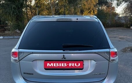 Mitsubishi Outlander III рестайлинг 3, 2014 год, 1 310 000 рублей, 13 фотография