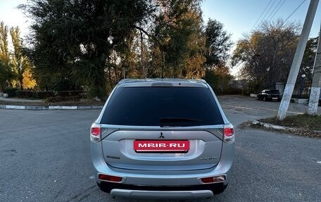 Mitsubishi Outlander III рестайлинг 3, 2014 год, 1 310 000 рублей, 14 фотография