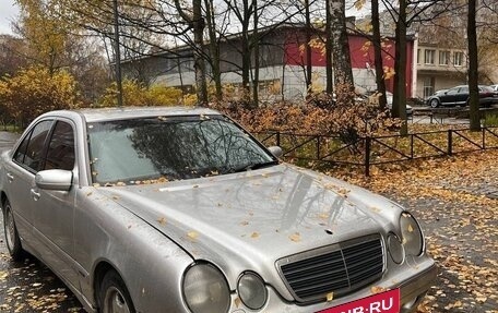 Mercedes-Benz E-Класс, 2001 год, 250 000 рублей, 2 фотография