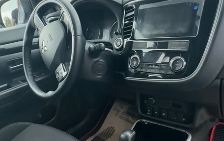 Mitsubishi Outlander III рестайлинг 3, 2019 год, 2 200 000 рублей, 2 фотография