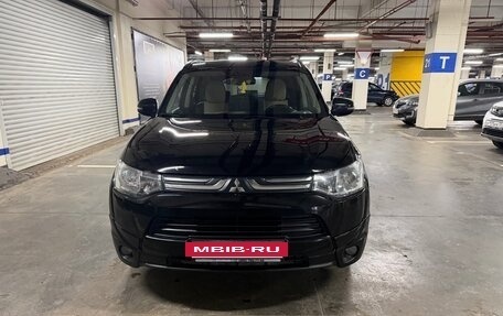 Mitsubishi Outlander III рестайлинг 3, 2013 год, 1 350 000 рублей, 2 фотография