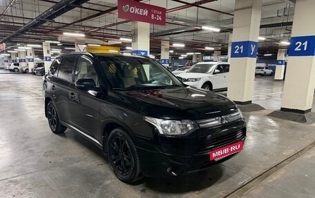 Mitsubishi Outlander III рестайлинг 3, 2013 год, 1 350 000 рублей, 3 фотография