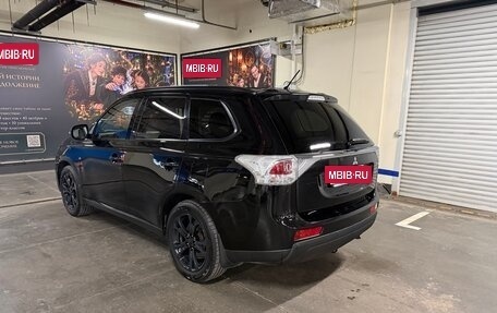 Mitsubishi Outlander III рестайлинг 3, 2013 год, 1 350 000 рублей, 5 фотография