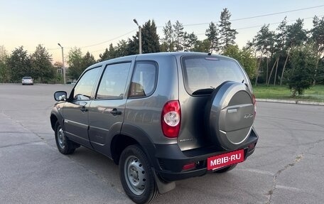 Chevrolet Niva I рестайлинг, 2013 год, 599 000 рублей, 3 фотография