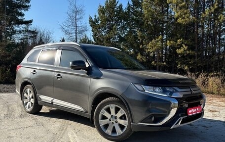 Mitsubishi Outlander III рестайлинг 3, 2018 год, 1 999 999 рублей, 1 фотография
