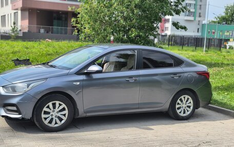 Hyundai Solaris II рестайлинг, 2018 год, 850 000 рублей, 1 фотография