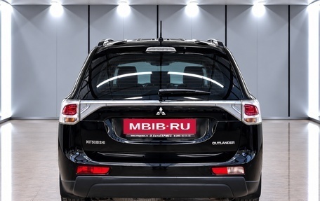 Mitsubishi Outlander III рестайлинг 3, 2013 год, 1 800 000 рублей, 3 фотография