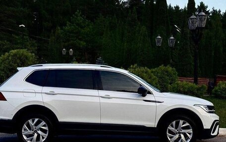 Volkswagen Tiguan II, 2022 год, 2 800 000 рублей, 3 фотография