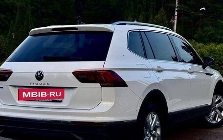 Volkswagen Tiguan II, 2022 год, 2 800 000 рублей, 4 фотография