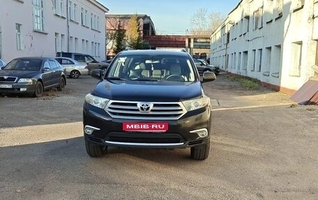 Toyota Highlander III, 2010 год, 1 850 000 рублей, 2 фотография
