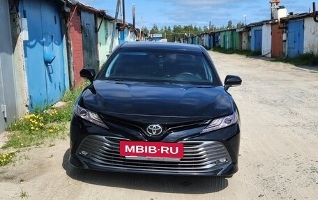 Toyota Camry, 2019 год, 2 700 000 рублей, 3 фотография