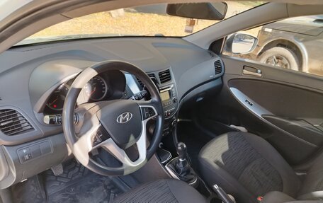 Hyundai Solaris II рестайлинг, 2016 год, 990 000 рублей, 3 фотография