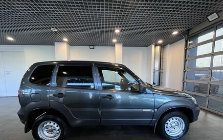 Chevrolet Niva I рестайлинг, 2017 год, 830 000 рублей, 2 фотография