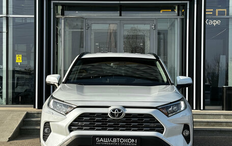 Toyota RAV4, 2020 год, 3 200 000 рублей, 2 фотография