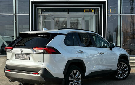 Toyota RAV4, 2020 год, 3 200 000 рублей, 4 фотография