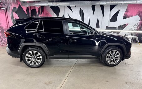 Toyota RAV4, 2022 год, 3 800 000 рублей, 2 фотография