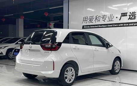 Honda Fit, 2023 год, 1 010 000 рублей, 6 фотография