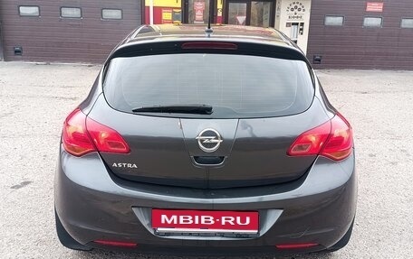 Opel Astra J, 2011 год, 650 000 рублей, 2 фотография