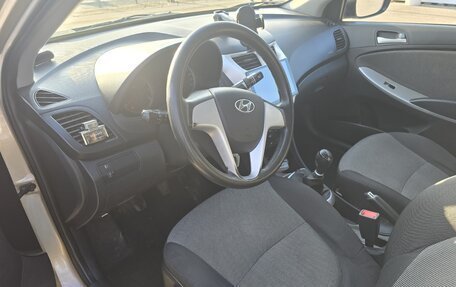 Hyundai Solaris II рестайлинг, 2012 год, 450 000 рублей, 2 фотография