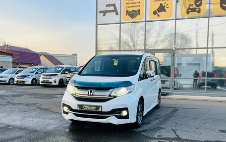 Honda Stepwgn IV рестайлинг, 2017 год, 1 999 000 рублей, 2 фотография