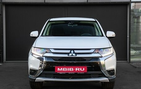 Mitsubishi Outlander III рестайлинг 3, 2016 год, 2 000 000 рублей, 2 фотография