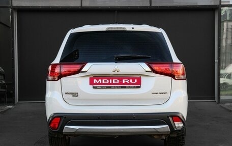 Mitsubishi Outlander III рестайлинг 3, 2016 год, 2 000 000 рублей, 5 фотография