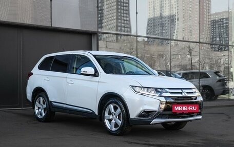 Mitsubishi Outlander III рестайлинг 3, 2016 год, 2 000 000 рублей, 3 фотография