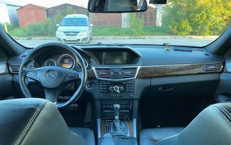 Mercedes-Benz E-Класс, 2011 год, 990 000 рублей, 4 фотография