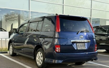 Toyota ISis I, 2005 год, 650 000 рублей, 4 фотография