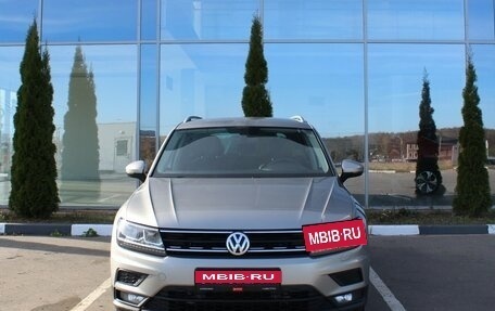 Volkswagen Tiguan II, 2017 год, 2 330 000 рублей, 2 фотография