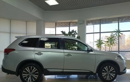 Mitsubishi Outlander III рестайлинг 3, 2019 год, 2 150 000 рублей, 4 фотография
