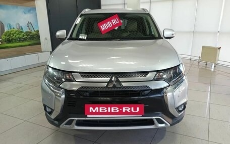 Mitsubishi Outlander III рестайлинг 3, 2019 год, 2 150 000 рублей, 2 фотография