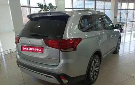 Mitsubishi Outlander III рестайлинг 3, 2019 год, 2 150 000 рублей, 5 фотография