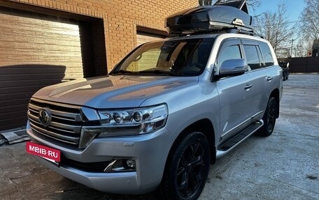 Toyota Land Cruiser 200, 2018 год, 8 900 000 рублей, 4 фотография