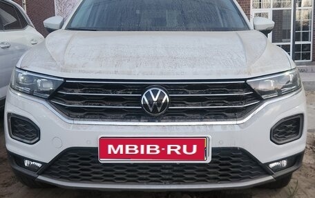 Volkswagen T-Roc I, 2022 год, 2 100 000 рублей, 1 фотография