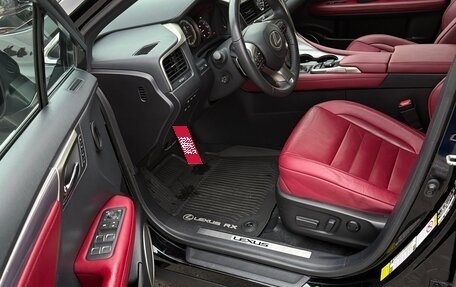 Lexus RX IV рестайлинг, 2019 год, 3 000 000 рублей, 6 фотография