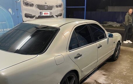 Mercedes-Benz E-Класс, 1996 год, 370 000 рублей, 3 фотография