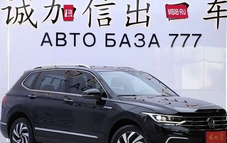 Volkswagen Tiguan II, 2022 год, 2 560 000 рублей, 3 фотография