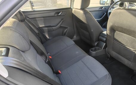 Skoda Rapid I, 2015 год, 1 300 000 рублей, 4 фотография