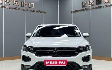 Volkswagen T-Roc I, 2022 год, 1 730 000 рублей, 2 фотография