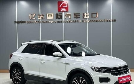 Volkswagen T-Roc I, 2022 год, 1 730 000 рублей, 3 фотография