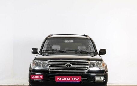 Toyota Land Cruiser 100 рестайлинг 2, 2004 год, 1 629 000 рублей, 2 фотография