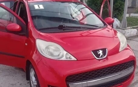 Peugeot 107 I рестайлинг, 2011 год, 455 000 рублей, 3 фотография
