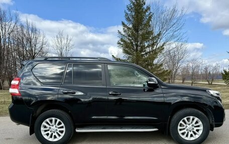 Toyota Land Cruiser Prado 150 рестайлинг, 2015 год, 3 940 000 рублей, 6 фотография