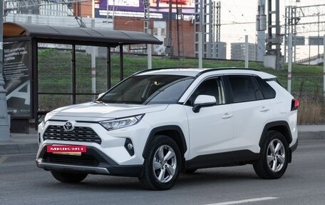 Toyota RAV4, 2021 год, 3 300 000 рублей, 6 фотография