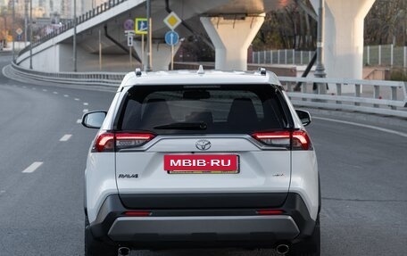 Toyota RAV4, 2021 год, 3 300 000 рублей, 4 фотография